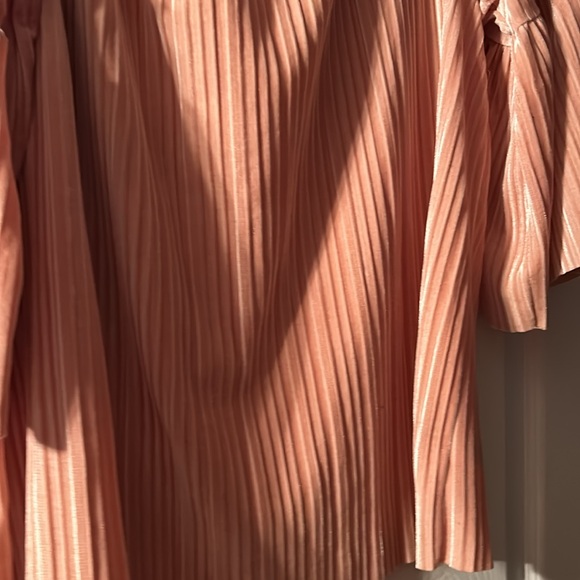 Velvet Blouse 🩷 - Picture 2 of 7